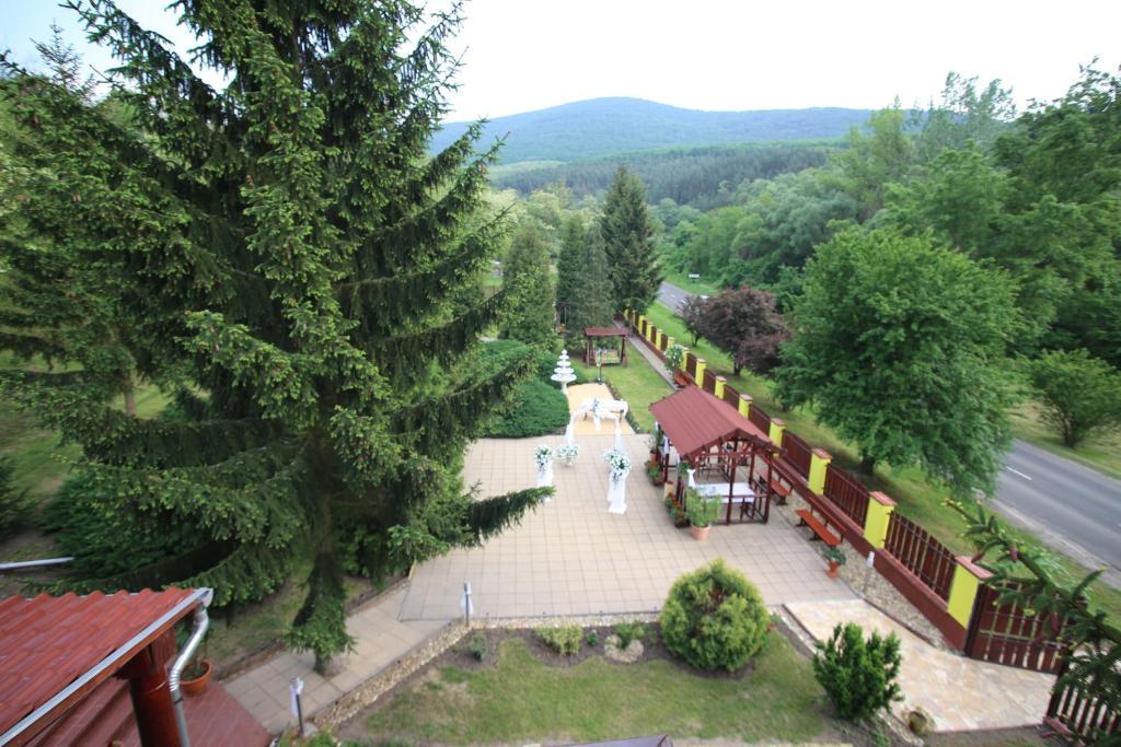 Fenyves Fogado Hotel Szurdokpuspoki ภายนอก รูปภาพ